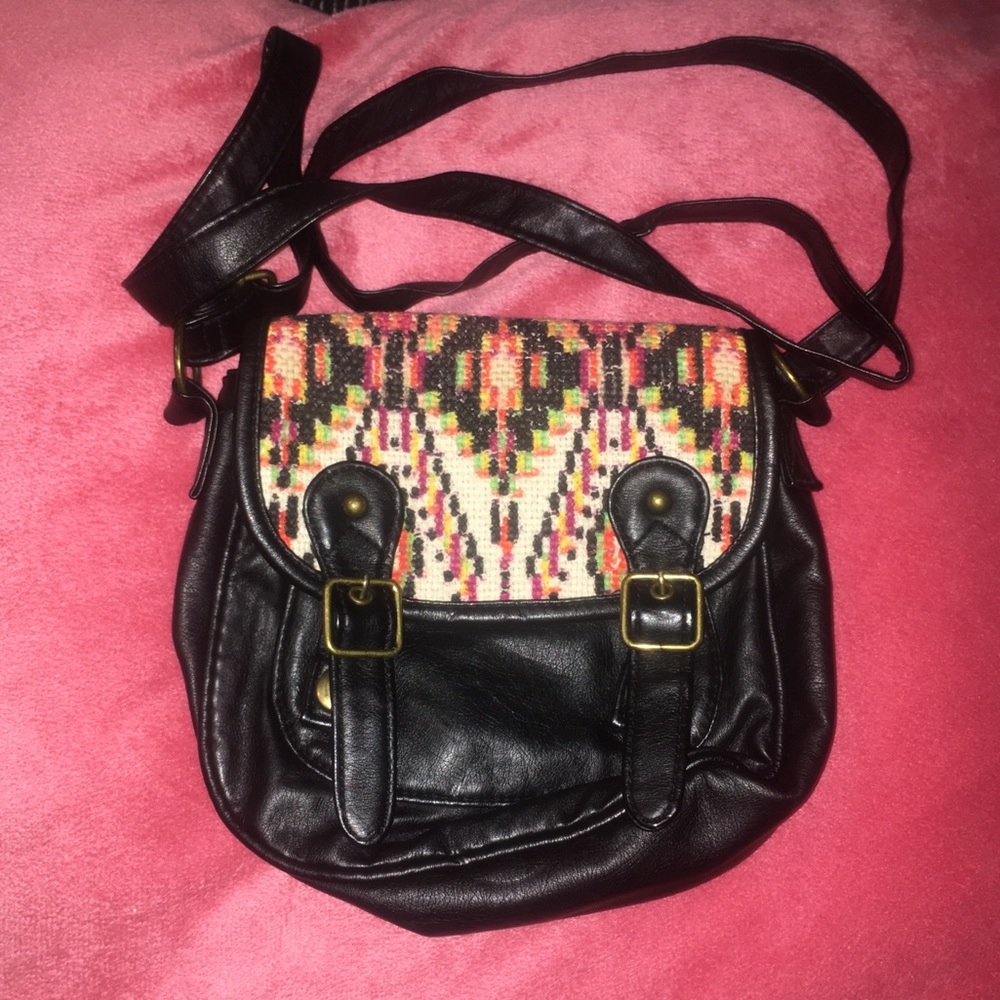 Claire’s Black & Aztec Print Small Purse